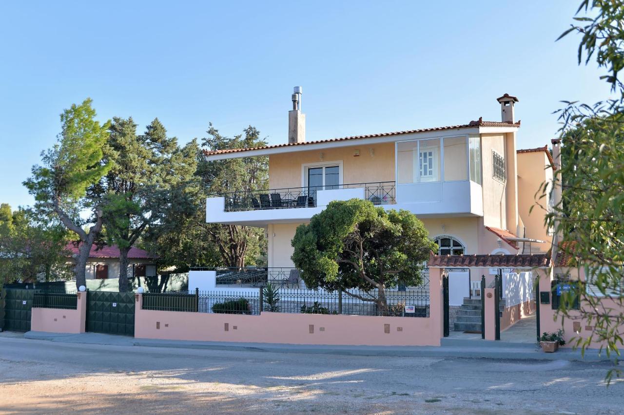 Domelia'S Luxury Apartments Near Airport & Beach Artémida Eksteriør bilde
